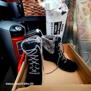 Women's fur boots